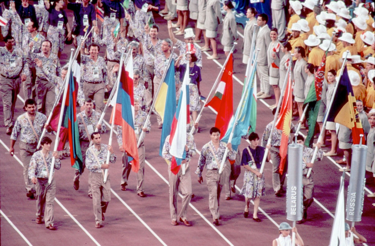 Победа снг. Церемония открытия олимпиады в Барселоне 1992. ОИ В Барселоне 1992. Сборная СНГ по спортивной на Олимпиаде в Барселоне 1992 года.