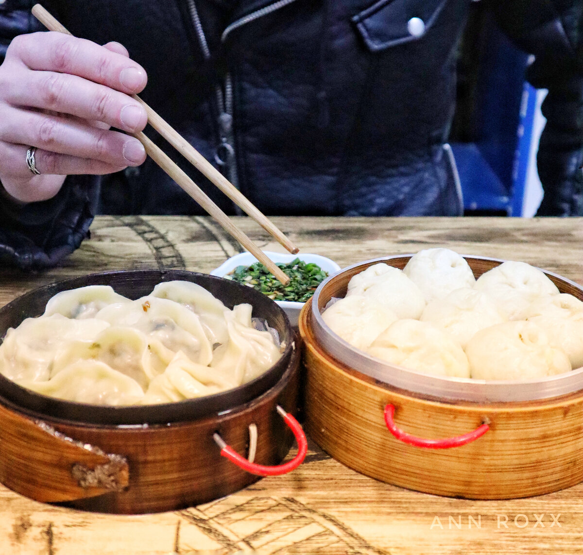 Цзяоцзы и маленькие баоцзы в забегаловке Чанша, Китай