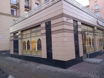 Выглядит здание павильона вполне респектабельно