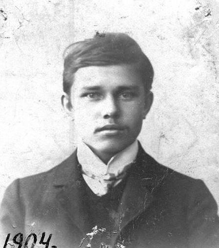 Молодой  в 1904 году