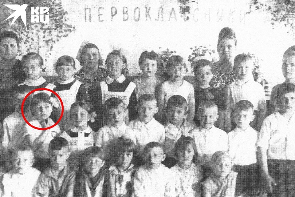     Жанна Агузарова в детском саду. Фото: предоставлено Краеведческим музеем Колыванского района.