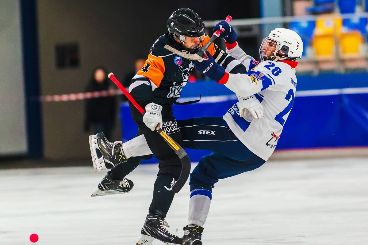 хоккей с мячом кузбасс. кузбасс старт прямая трансляция хоккей с мячом. уральский трубник хоккей с мячом. водник архангельск. семен козлов.