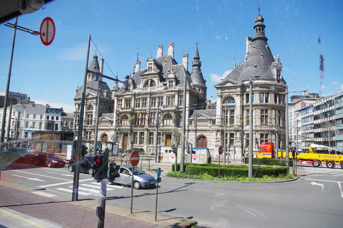 Улочки Антверпена, вид со второго этажа автобуса.