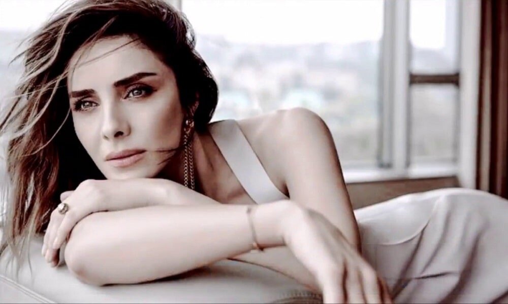 Нур Феттахоглу