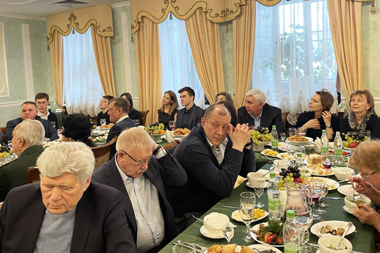   На мероприятие, организованное Торгово-промышленной палатой РТ (ТПП РТ) в честь 95-летия со дня рождения первого секретаря Татарского обкома КПСС Фикрята Табеева, собрались его вдова Дина Табеева, дети, внуки и правнуки, а также друзья и соратники Фото: Елена Колебакина-Усманова