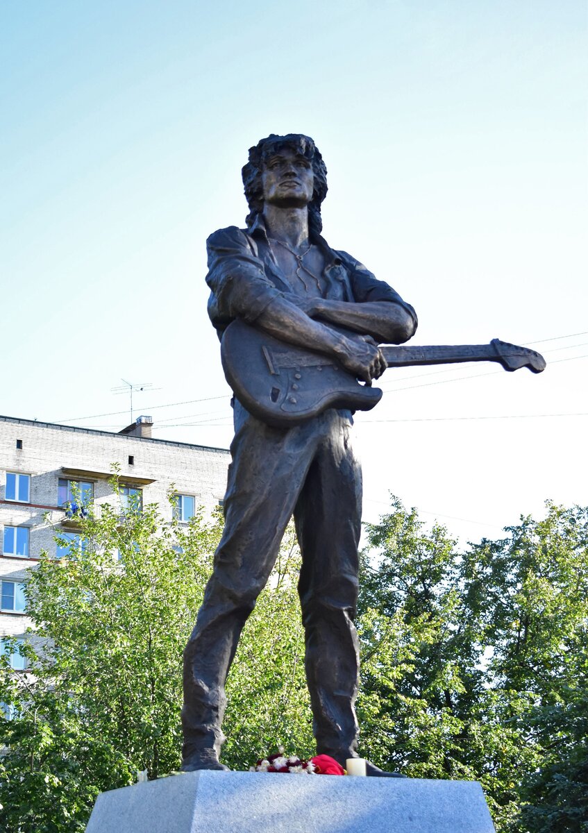 Памятник цою в петербурге. Памятник Виктору Цою в Санкт-Петербурге. Памятник Виктору Цою в Санкт-Петербурге на ветеранов. Памятник Цою на пр ветеранов. Памятник Виктору Цою на ветеранов.