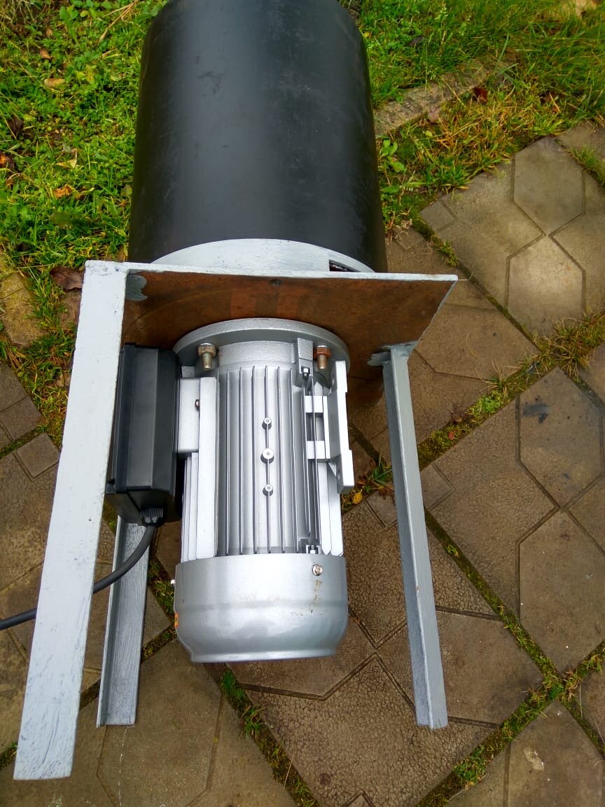 Движок уже был, покупать не пришлось. Фото автора