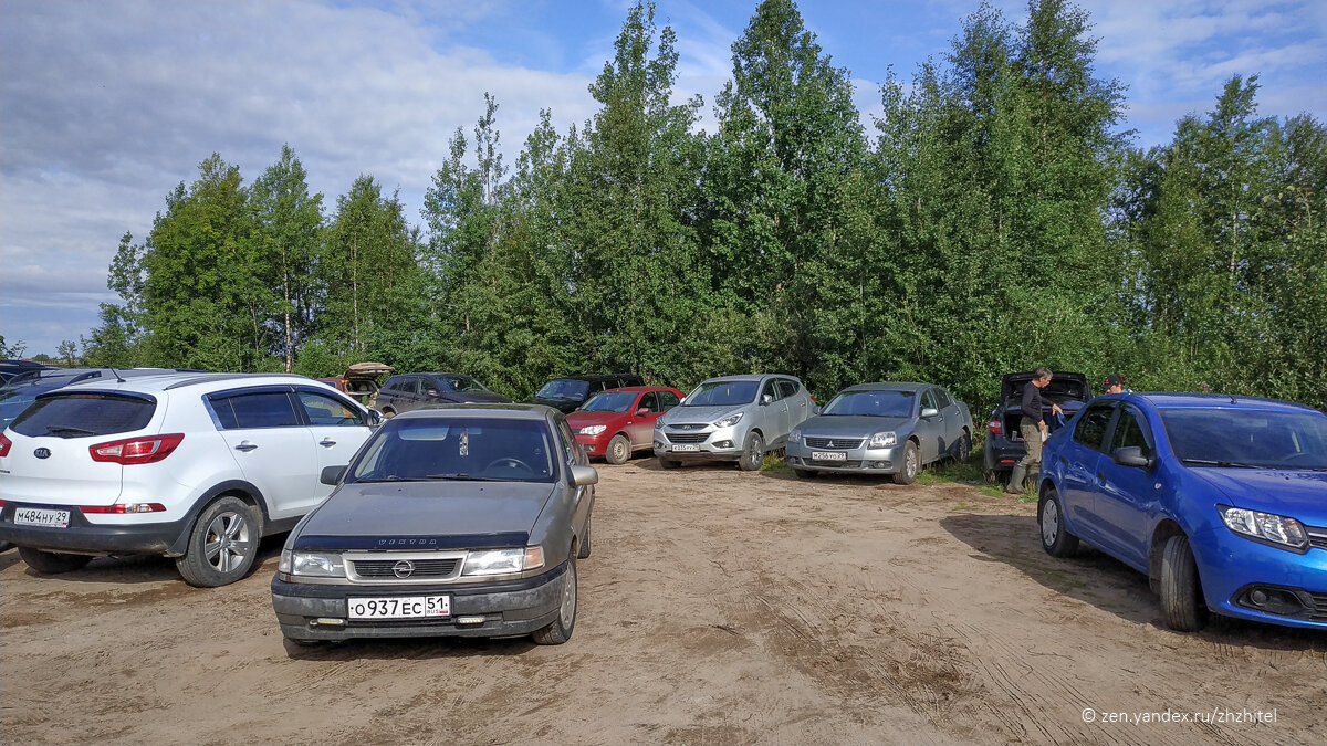 Огромная автостоянка в лесу в Архангельской области. И это не фестиваль |  ЖЖитель: путешествия и авиация | Дзен