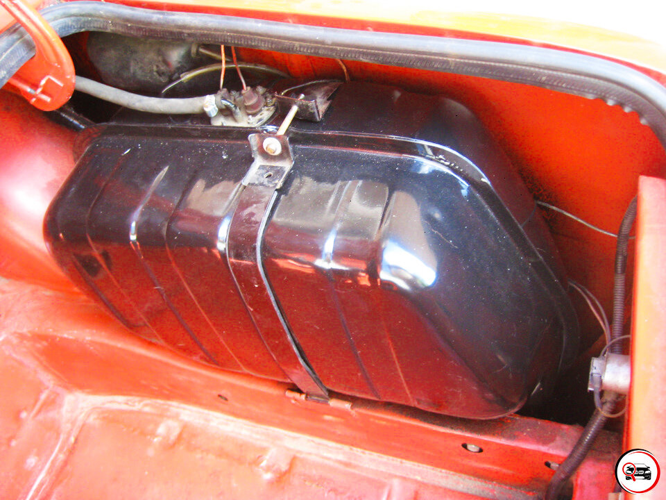 Вертикальный топливный бак