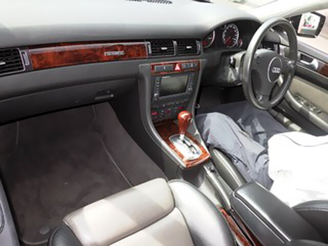 Салон японского Audi A6 Allroad Quattro C5 2002 (правый руль!)