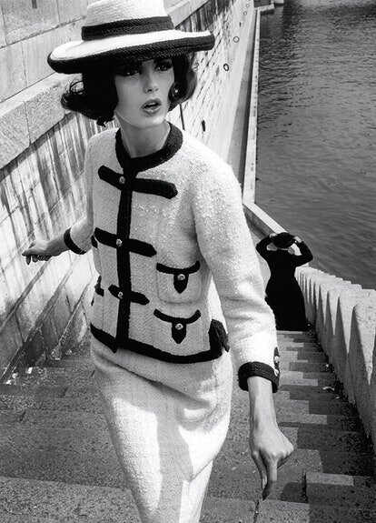 В Париже открылась ретроспектива Gabrielle Chanel: Fashion Manifesto
