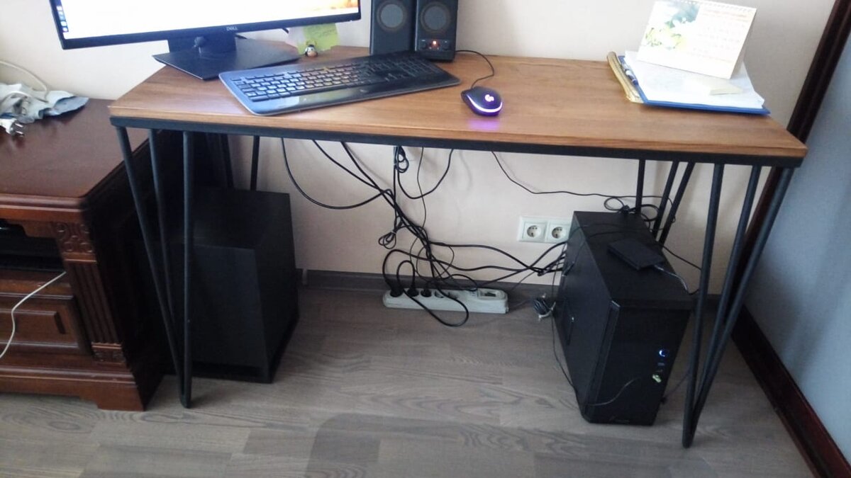 Вот такой столик удалось купить вместо опилочного) Стоило только немного подождать нужных знаков 😀