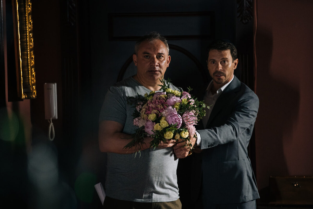 У Паши Деревянко, как оказалось, очень пластичное лицо. Никогда не замечал, что он так может гримасничать. Кстати, периодически он смахивает на Лёшу Бараца из "Квартета И", не находите?