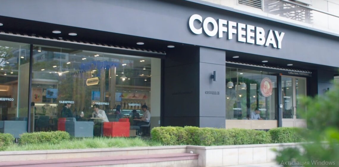 В этом кафе любят провести время все герои дорамы "Сказание о Кумихо"