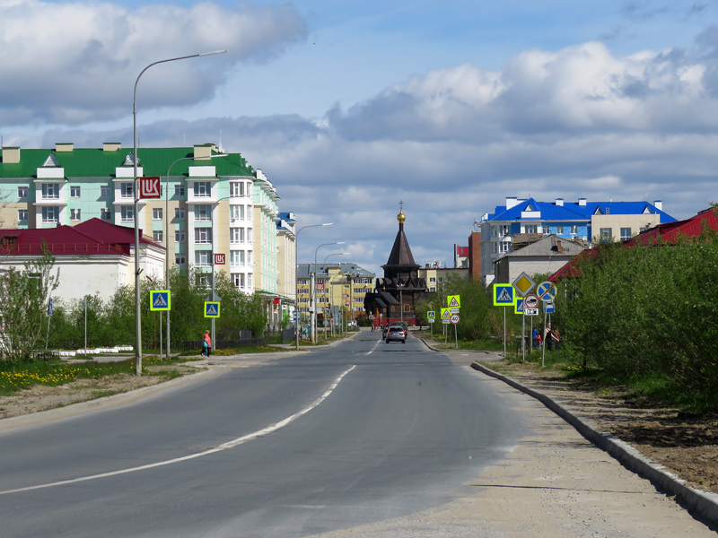 Нарьян-Мар - маленький (23 тысячи  жителей), но единственный город Ненецкого автономного округа - самого  малолюдного и с недавних пор самого денежного региона России.-2