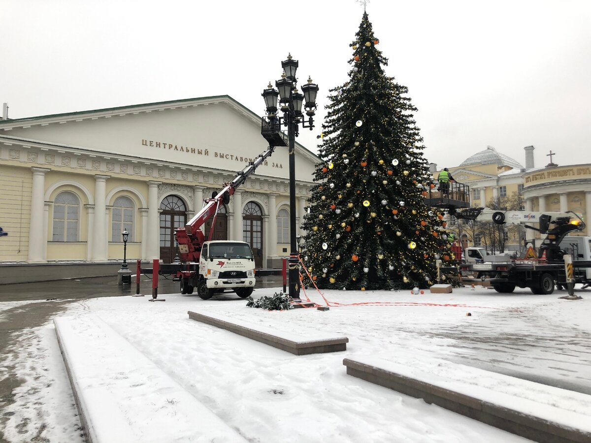 подготовка к новому году на охотном ряду