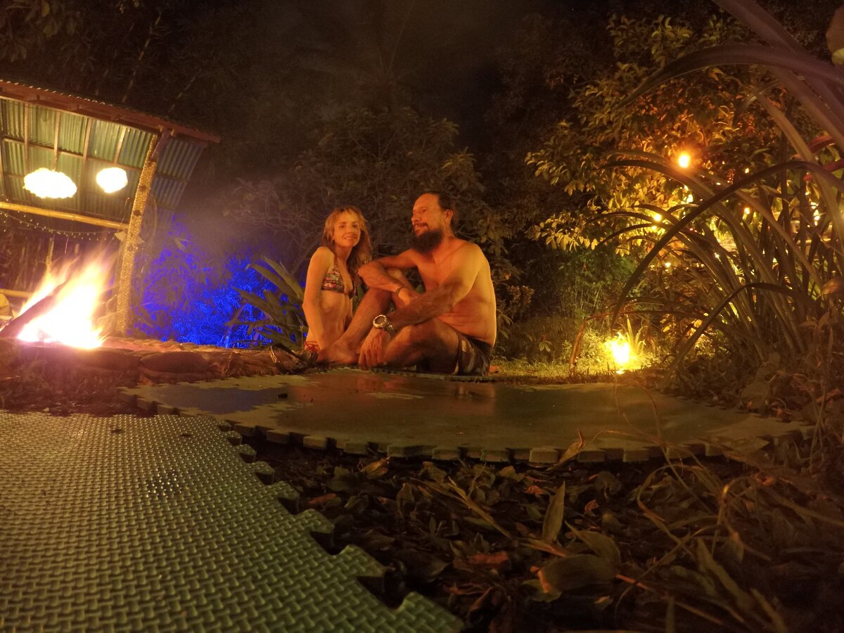 Наслаждаемся теплом костра