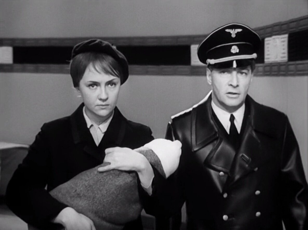 Екатерина Градова (Кэт) и Вячеслав Тихонов (Штирлиц). Кадр из фильма