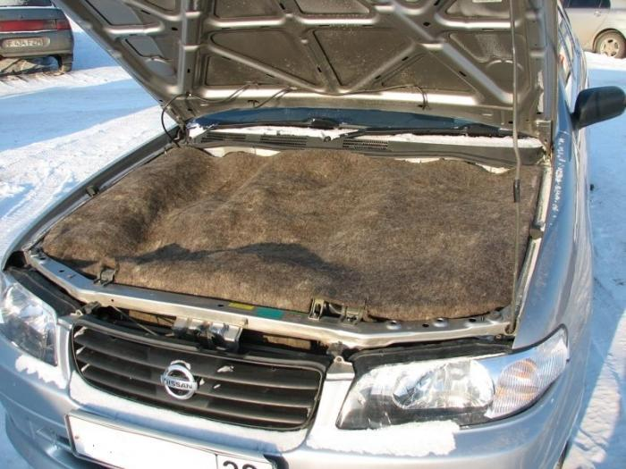 Некоторые продолжают утеплять свой автомобиль войлоком