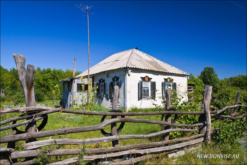 Шолоховский хутор. Хутор Гороховский Ростовская область Шолоховский район. Станица вёшенская Хутор Гороховский. Курень в степи. Деревня курень Свердловская область.