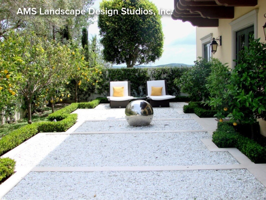 Сад с преобладанием открытого пространства, экстравертный. фото из сети интернет