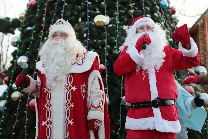 Отличие Деда Мороза от Санта Клауса – представление о том, чем главный зимний волшебник России отличается от западного коллеги по сказочному ремеслу.
