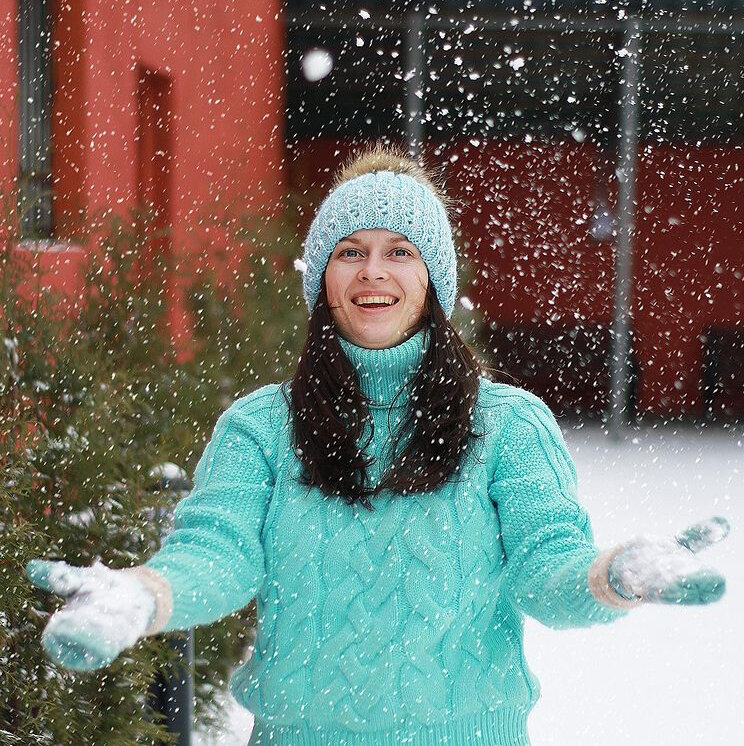 Всем добра и радости, снежинки тают на руках