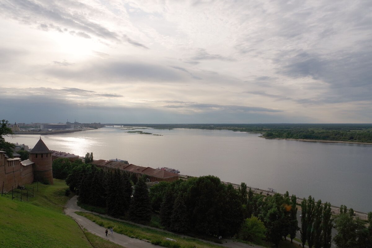 Вид с холма Нижегородского Кремля на Волгу.