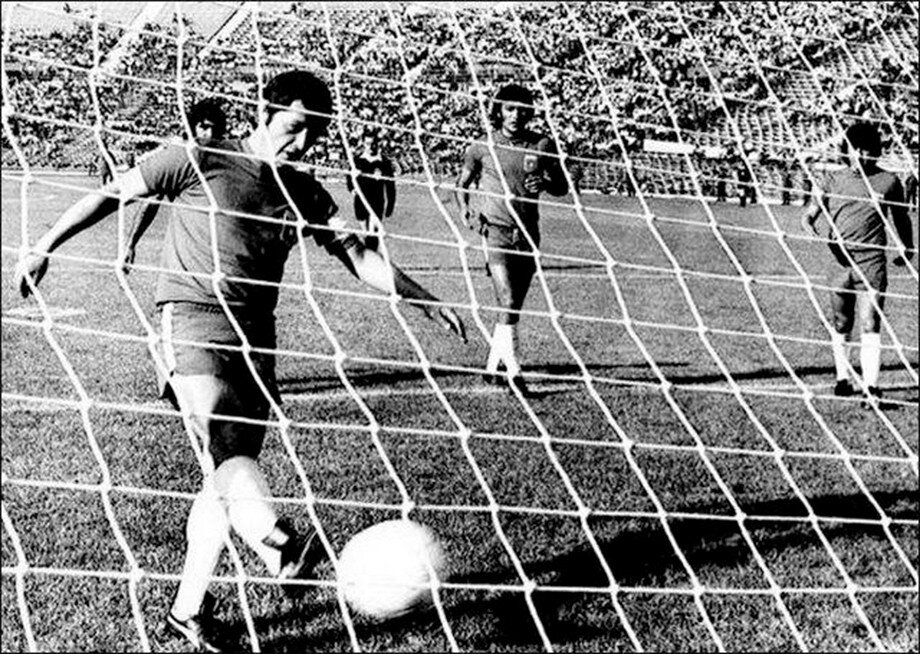 Сборная СССР пропустила гол в матче, в котором не играла. Это стоило поездки на Чемпионат Мира.