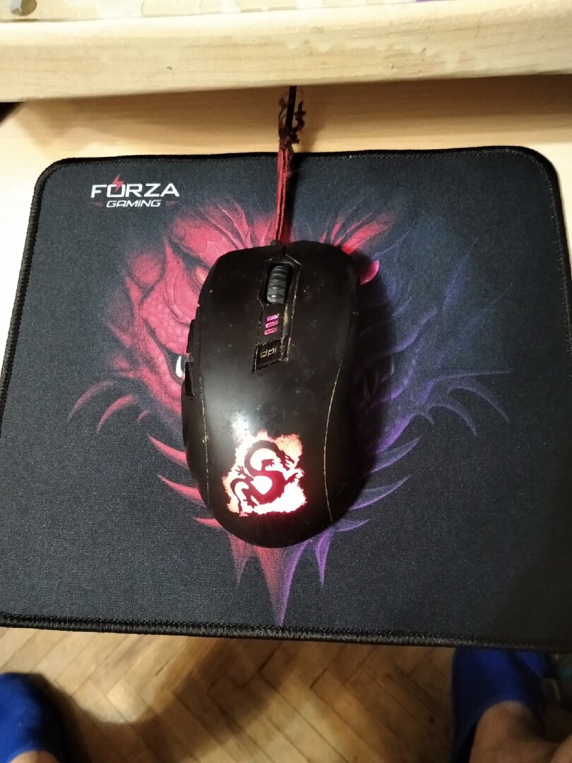 МЫшка мелкая, жены... игровая мышь крупнее..