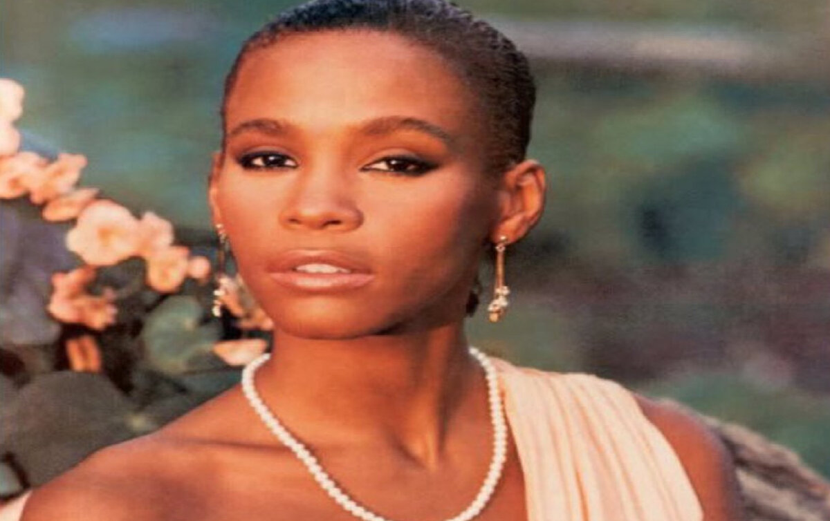 Уитни Хьюстон. Изображение на дебютной пластинке. Фрагмент обложки. 