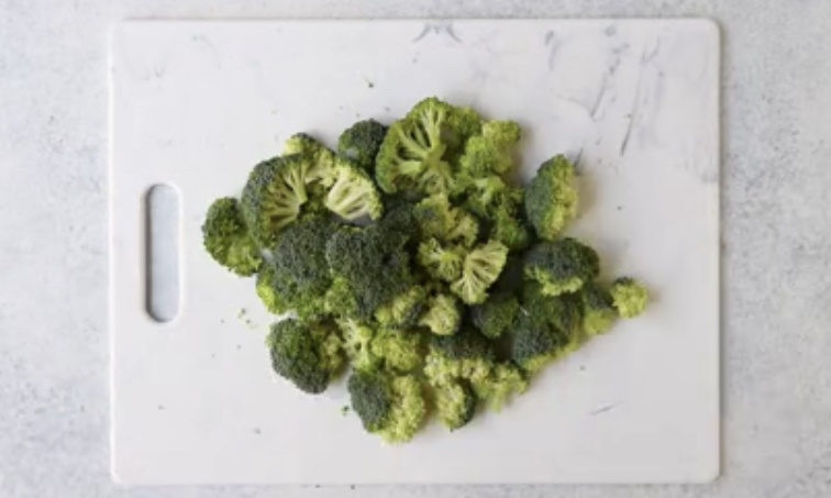 соцветия сырой капусты брокколи