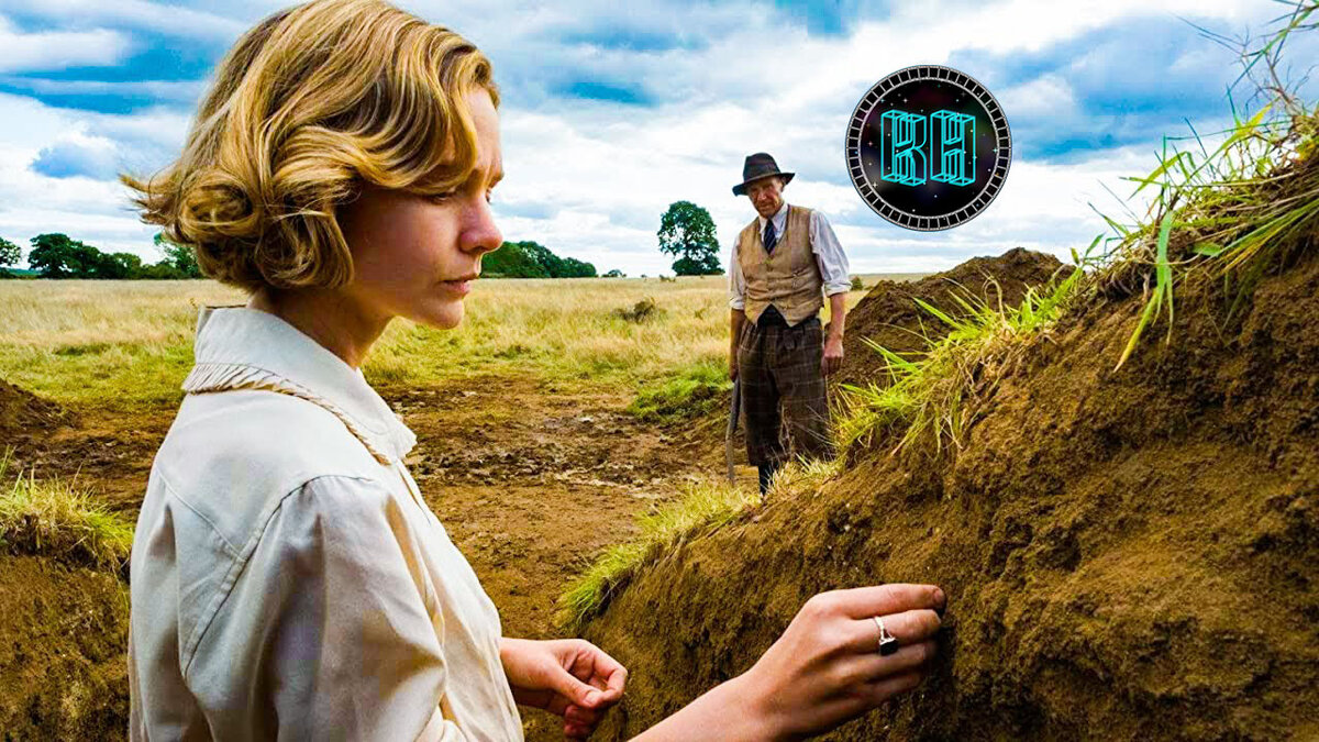 Здесь и далее кадры из фильма "Раскопки". Режиссёр – Саймон Стоун
Лого не является частью фильма