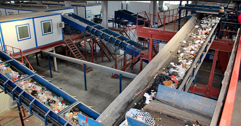 Сортировочная линия на одном из мусоросортировочном комплексе. Источник - Яндекс.Картинки