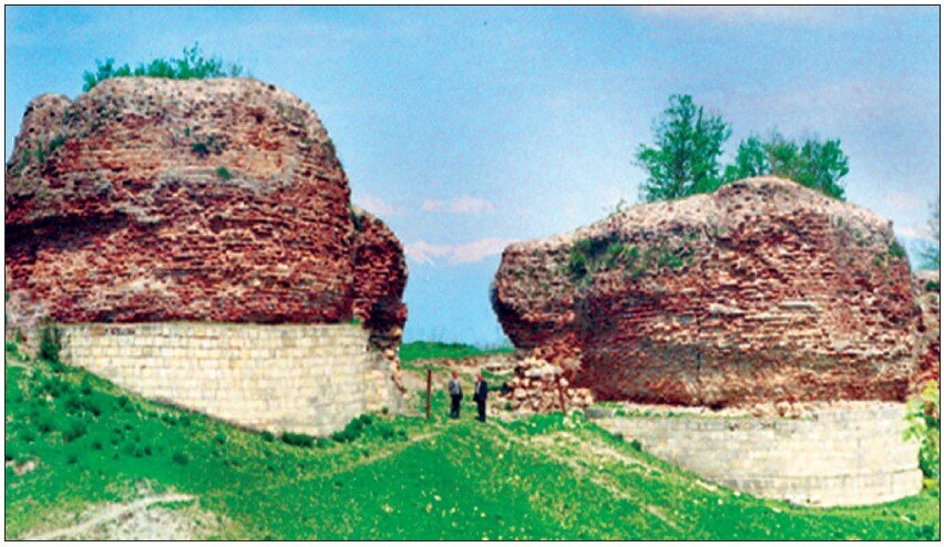 Остатки строения в Албании (Габала)