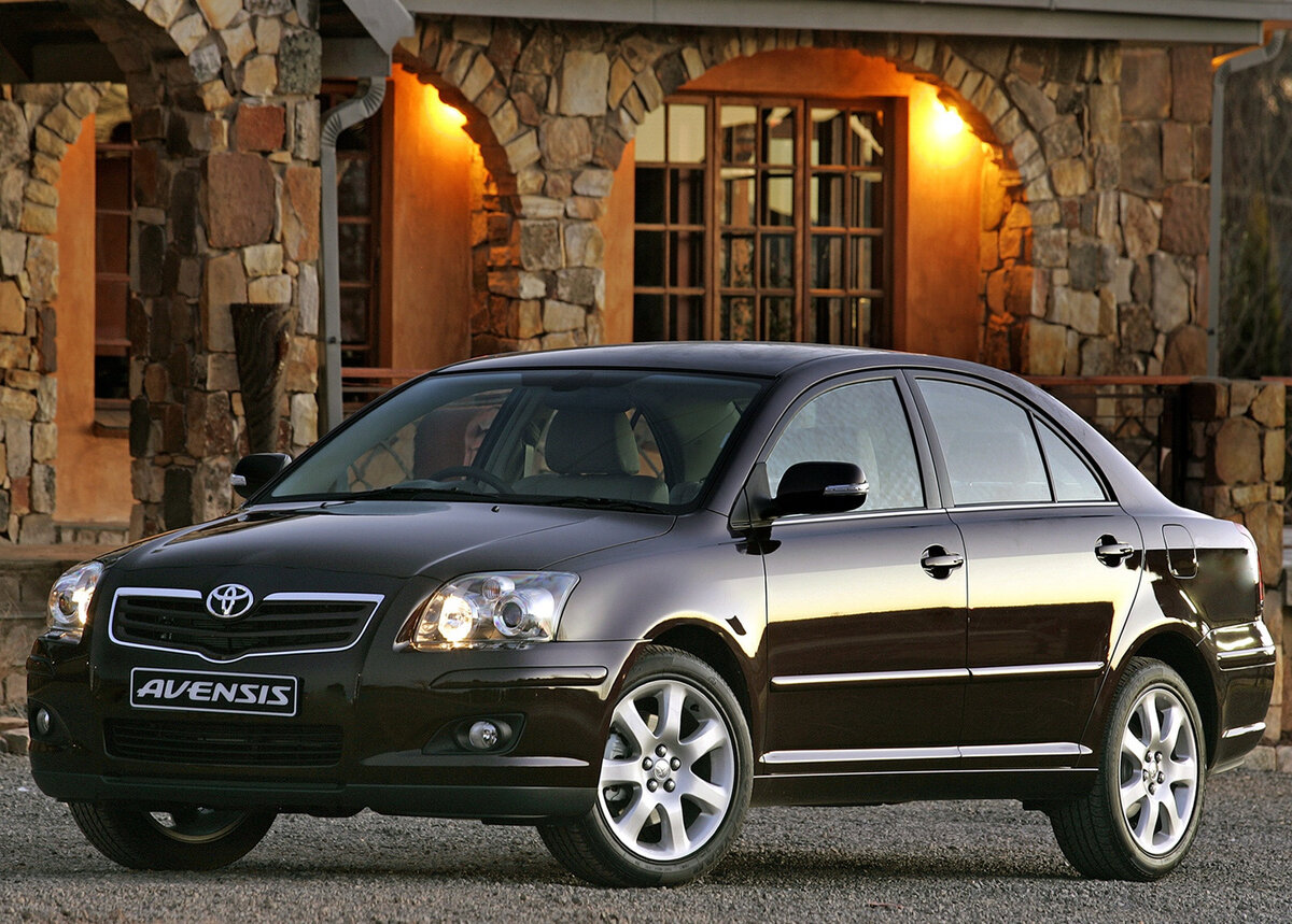 Достаточно популярный авто но с мотором 1.8. Качество изготовления хорошее, отделка салона выше всяких похвал благодаря своей износоустойчивости. А вот версии с двух литровыми моторами подкачали. 