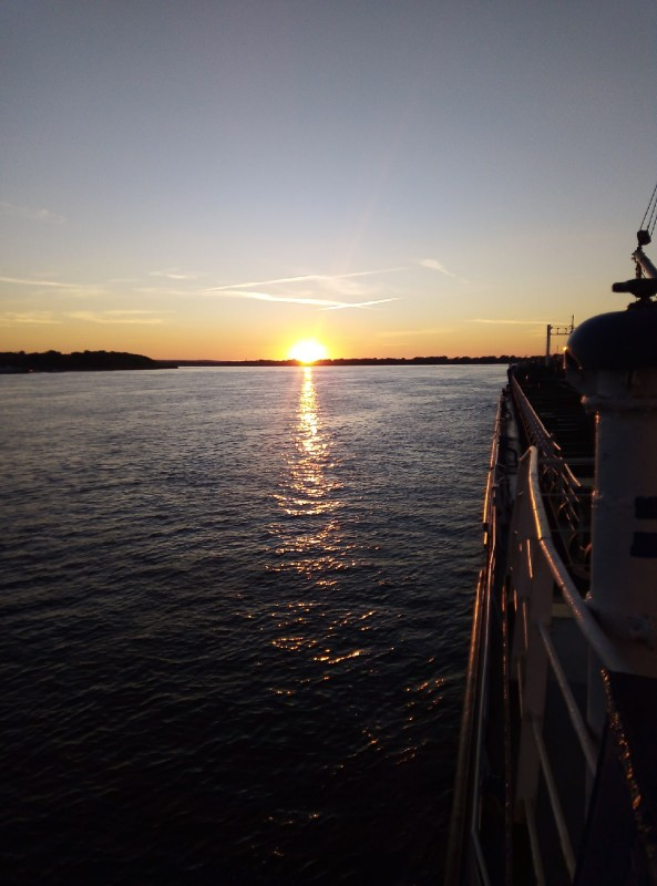 Закат на Волге. С борта танкера "Механик Воронков". Фото Даниил Зубов, Самарский филиал ВГУВТ