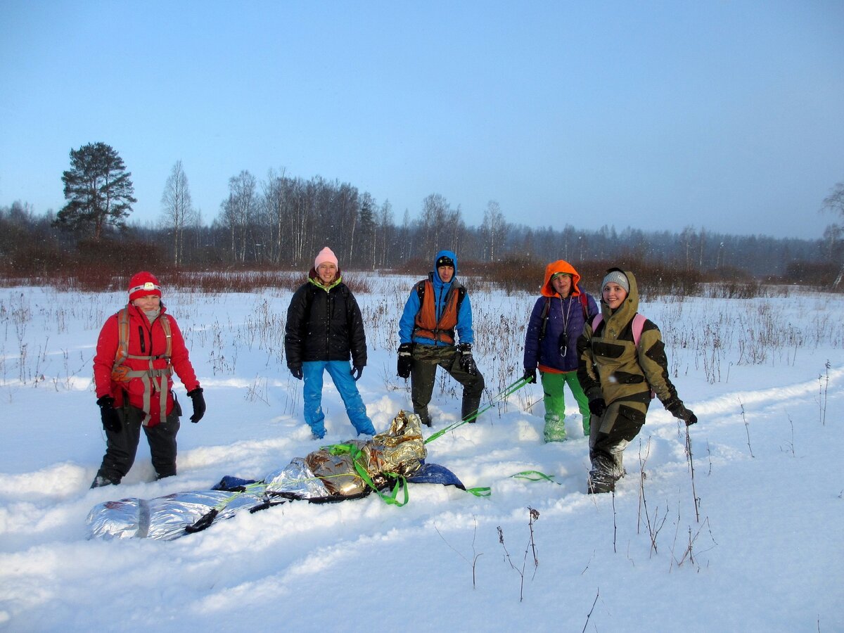 Спасателей иногда ругают за "чересчур счастливые лица" на фотографиях. 
Молодой человек заблудился в лесу Ленинградской области, был найден спасателями ПСО Экстремум, эвакуирован, передан медикам. И да, спасатели счастливы. Действительно счастливы. Они спасли человеку жизнь! Долгих лет Вам, ребята!
