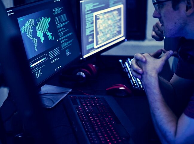 👍Профессия игрового аналитика подразумевает проведение постоянного анализа и мониторинга ситуации относительно вопросов монетизации, вовлеченности игроков и многих других параметров в реальном времени, как на стадии разработки проекта, так и при его выпуске в релиз (Фото: https://checkroi.ru)