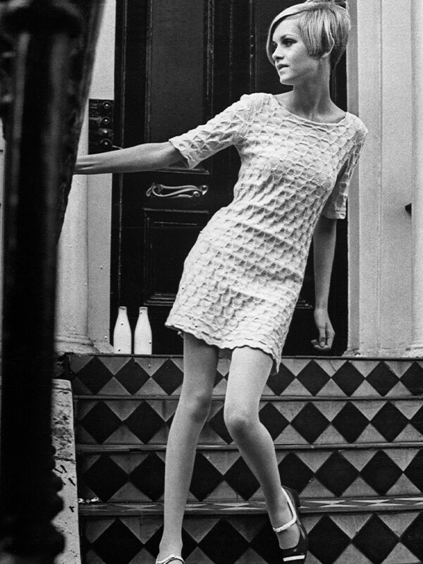 Твигги в мини-платье Mary Quant.