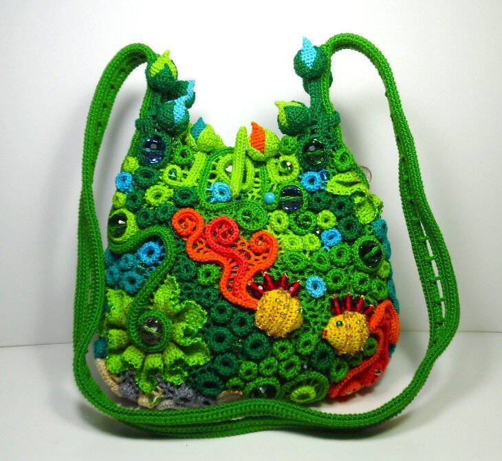 Вязаная крючком сумка готова