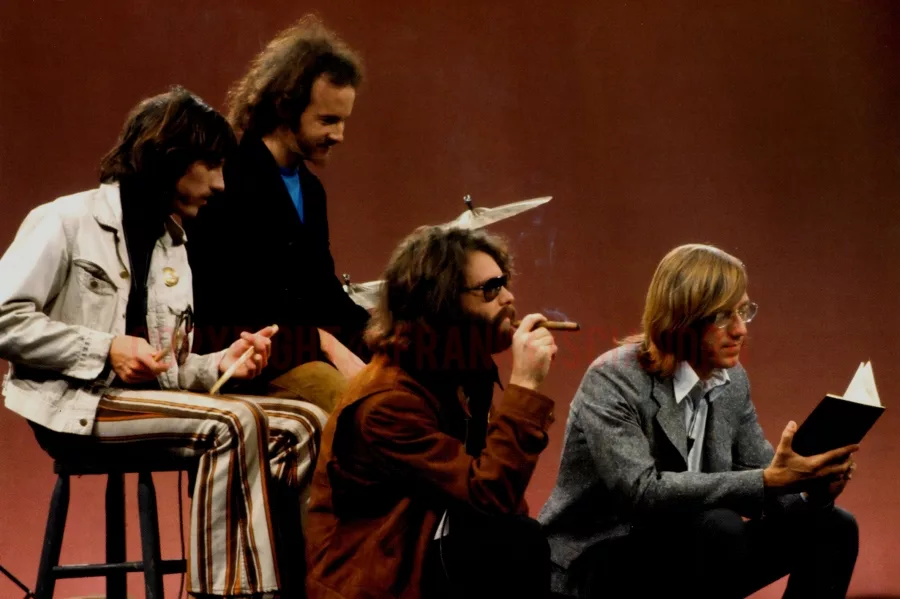 The doors blues. Моррисон Doors 1969. The Doors в студии 1969. Джим Моррисон 1969 Live PBS. The Doors Cinematique 1969.