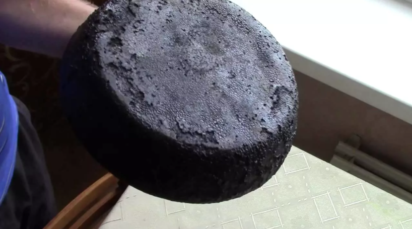 Сковорода с очень сильным нагаром