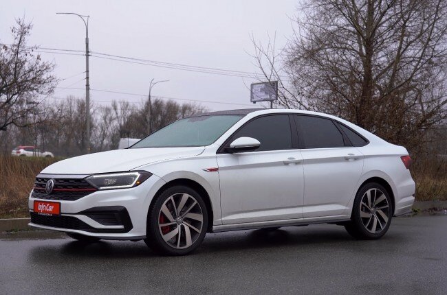 Volkswagen Jetta GLI вид сбоку