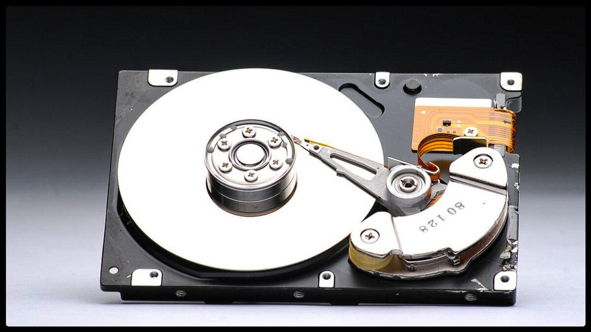 Можно воспользоваться интегрированной системой S.M.A.R.T, но для её использования нам потребуются специальные знания