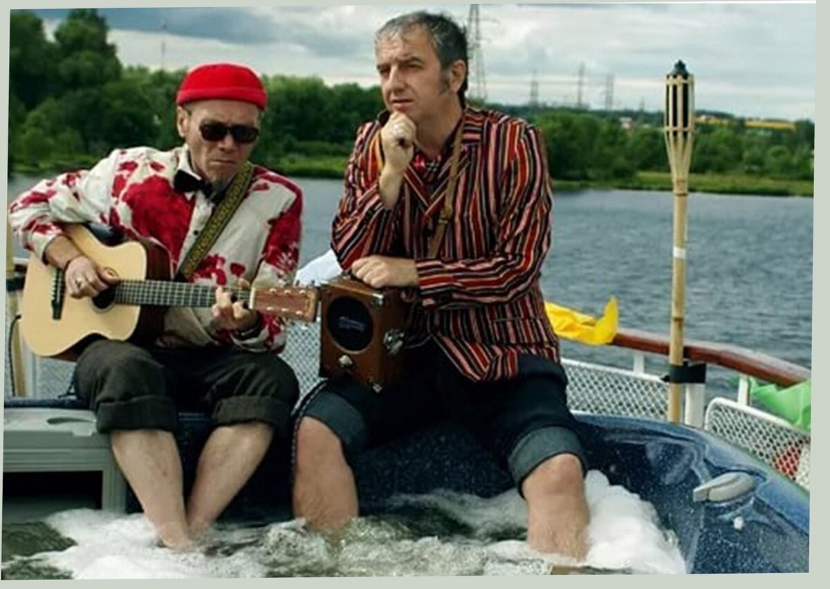 То по  Волге плывем, то в лифте застреваем.  Группа "Чайф".  Взято из https://www.vzsar.ru/i/news/xxl/2017/07/149976_1501073760.jpg.