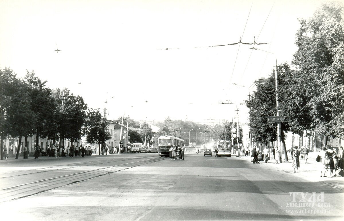 Июль 1992 года, улица Октябрьская по направлению к центру. Фото Эдуарда Маршалова. Источник группа ВК "Тула ушедшего века"