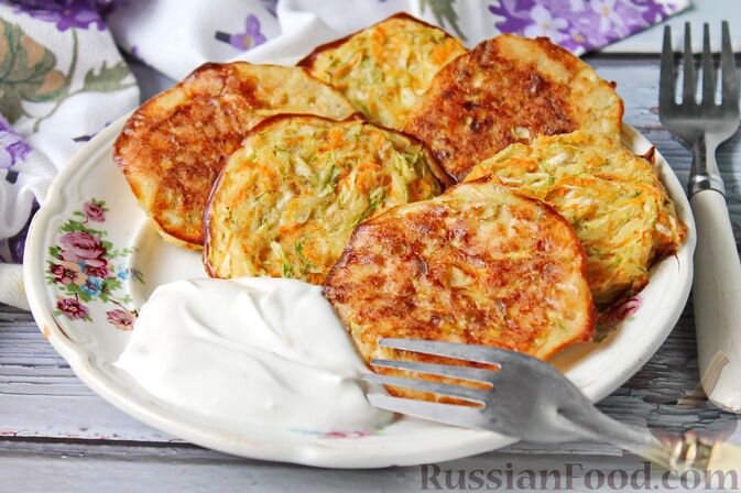 кабачки, морковь, лук, кефир, крупа манная, яйца, соль, масло растительное
