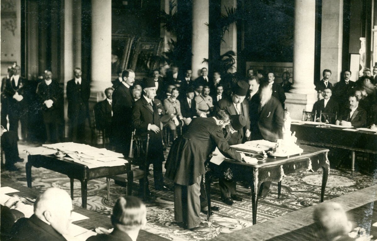 Подписание Севрского договора