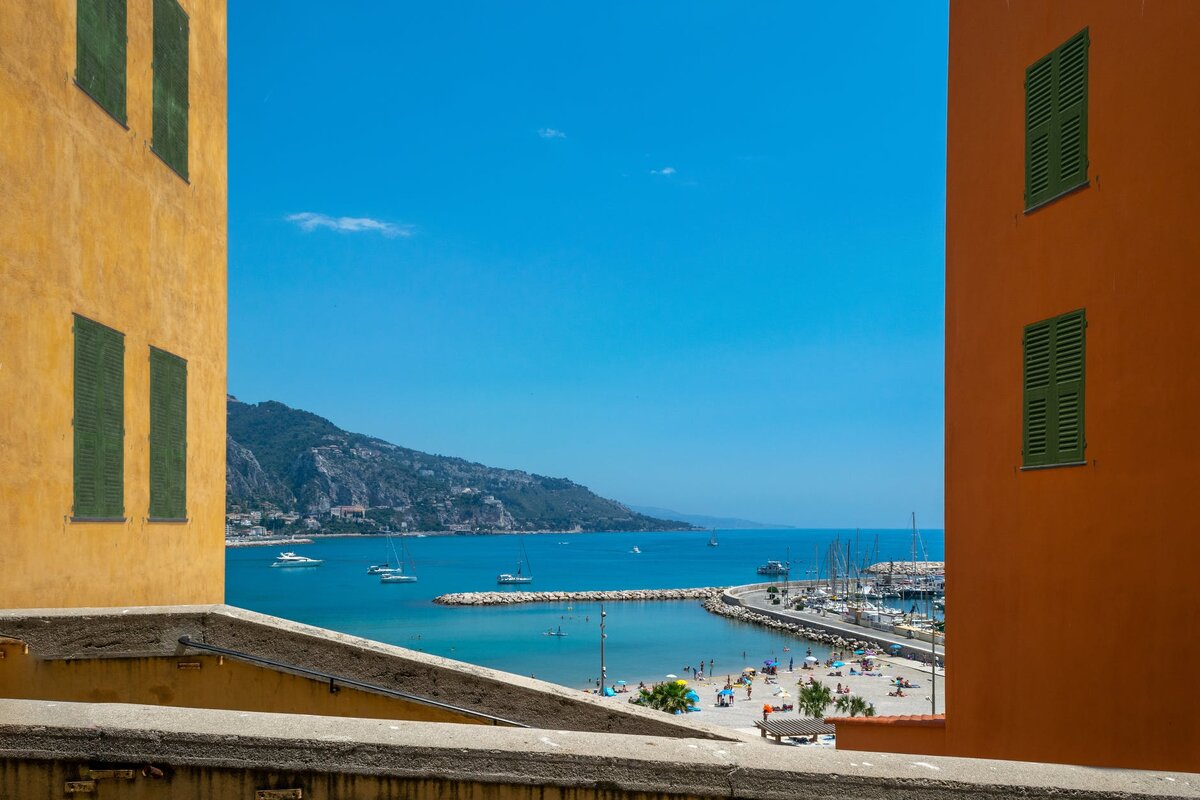 Оформление собственности в Крыму. фото с сайта pexels.com